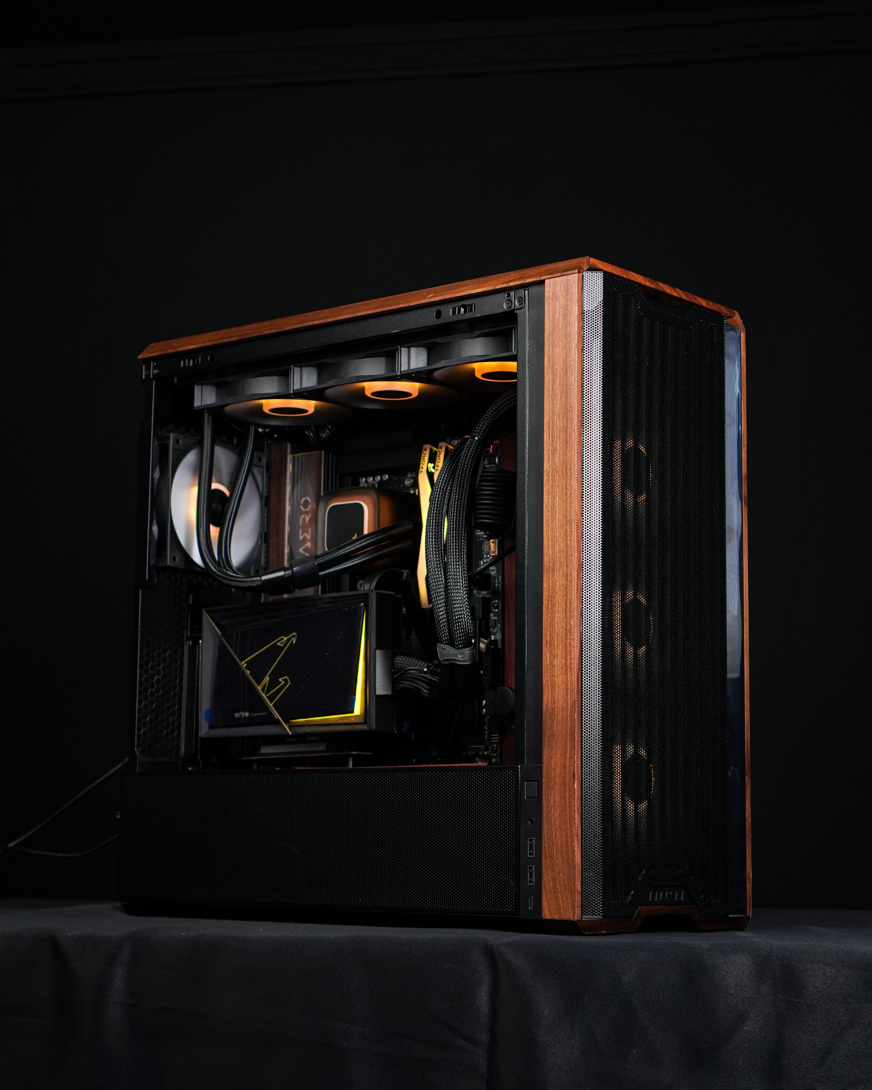 PC Gamer Wood Edition Ryzen 9 9950X3D RTX 5080